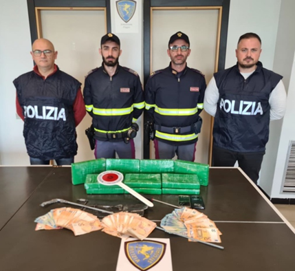 Bloccato Corriere Della Droga Con 10 Chili Di Cocaina Purissima La